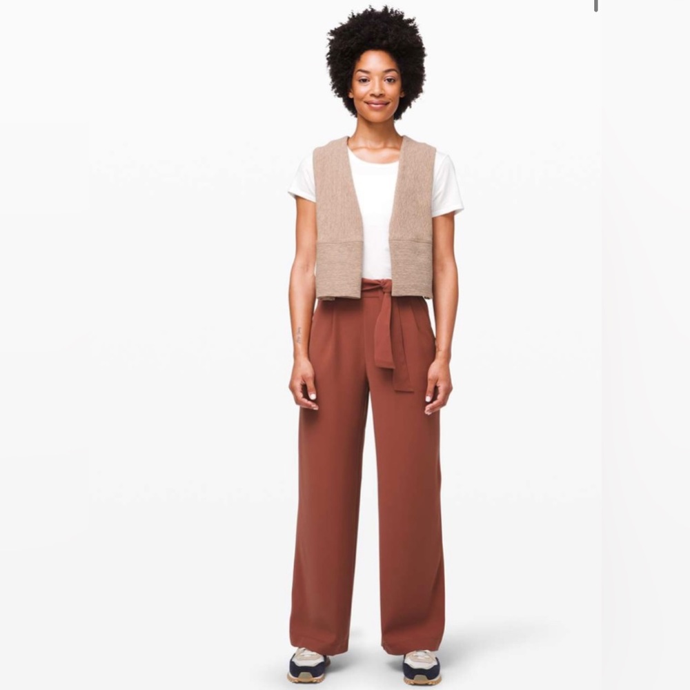 NWOT Lululemon Noir Pant
Rustic Clay size 4